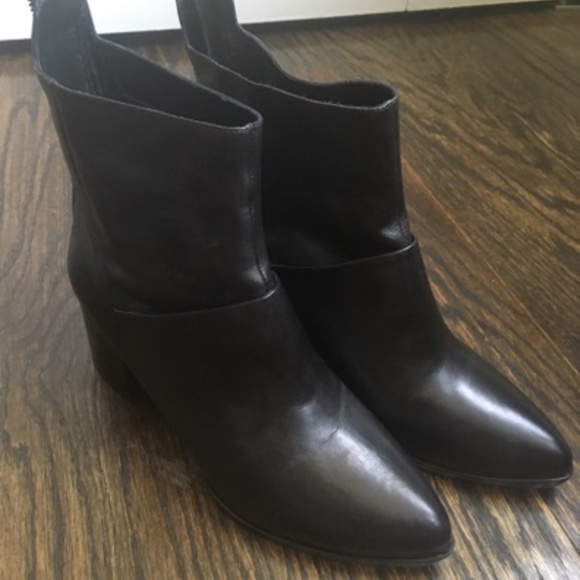 🆕 McQueen Leather Boots - Picture 13 of 17